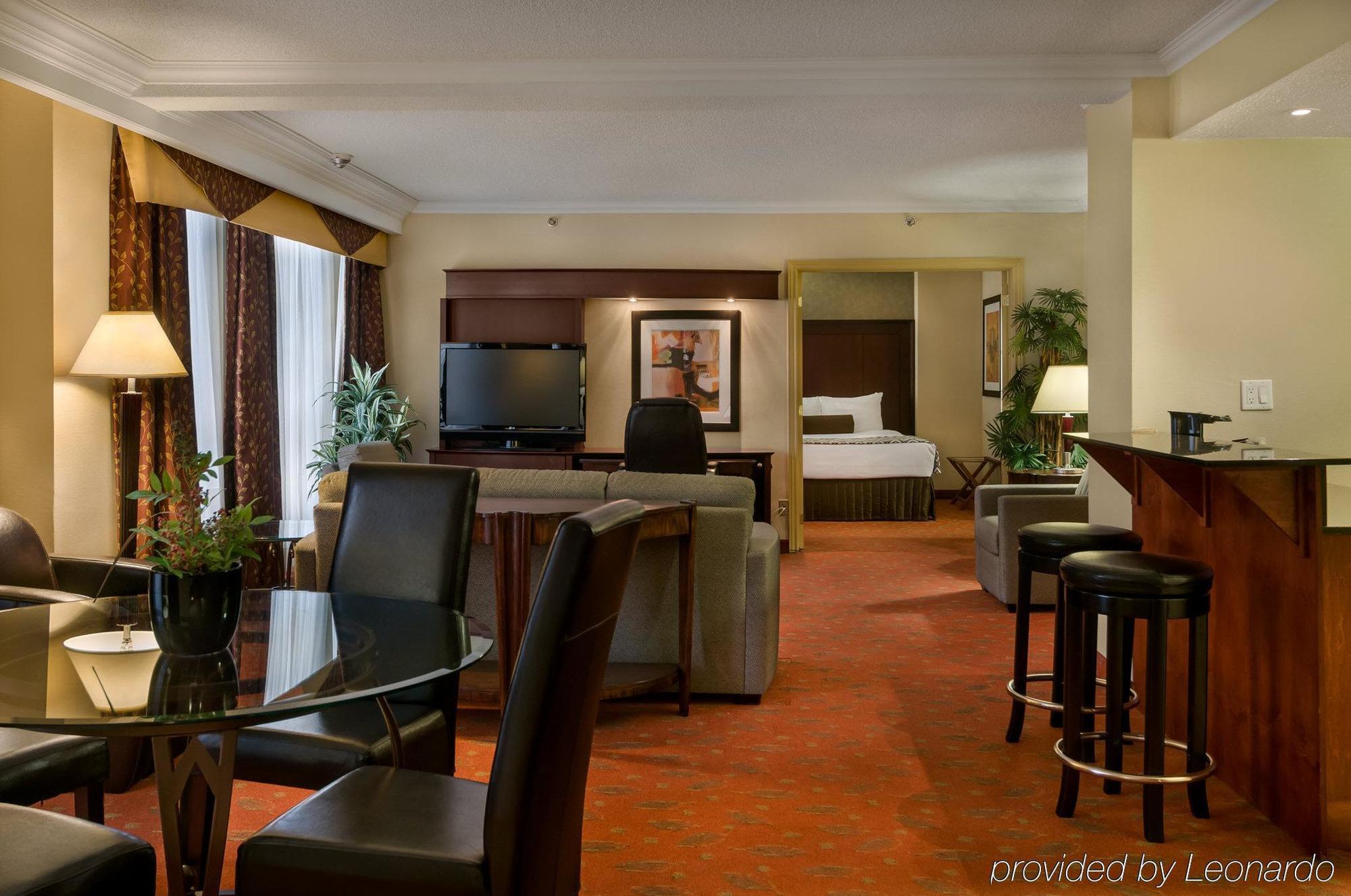 Hotel Plaza And Conference Center 4*