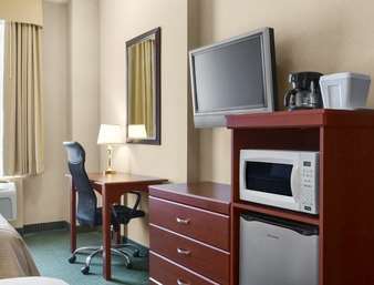 Days By Wyndham - Downtown Hotel