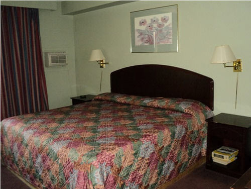 Budget 2000 Inn