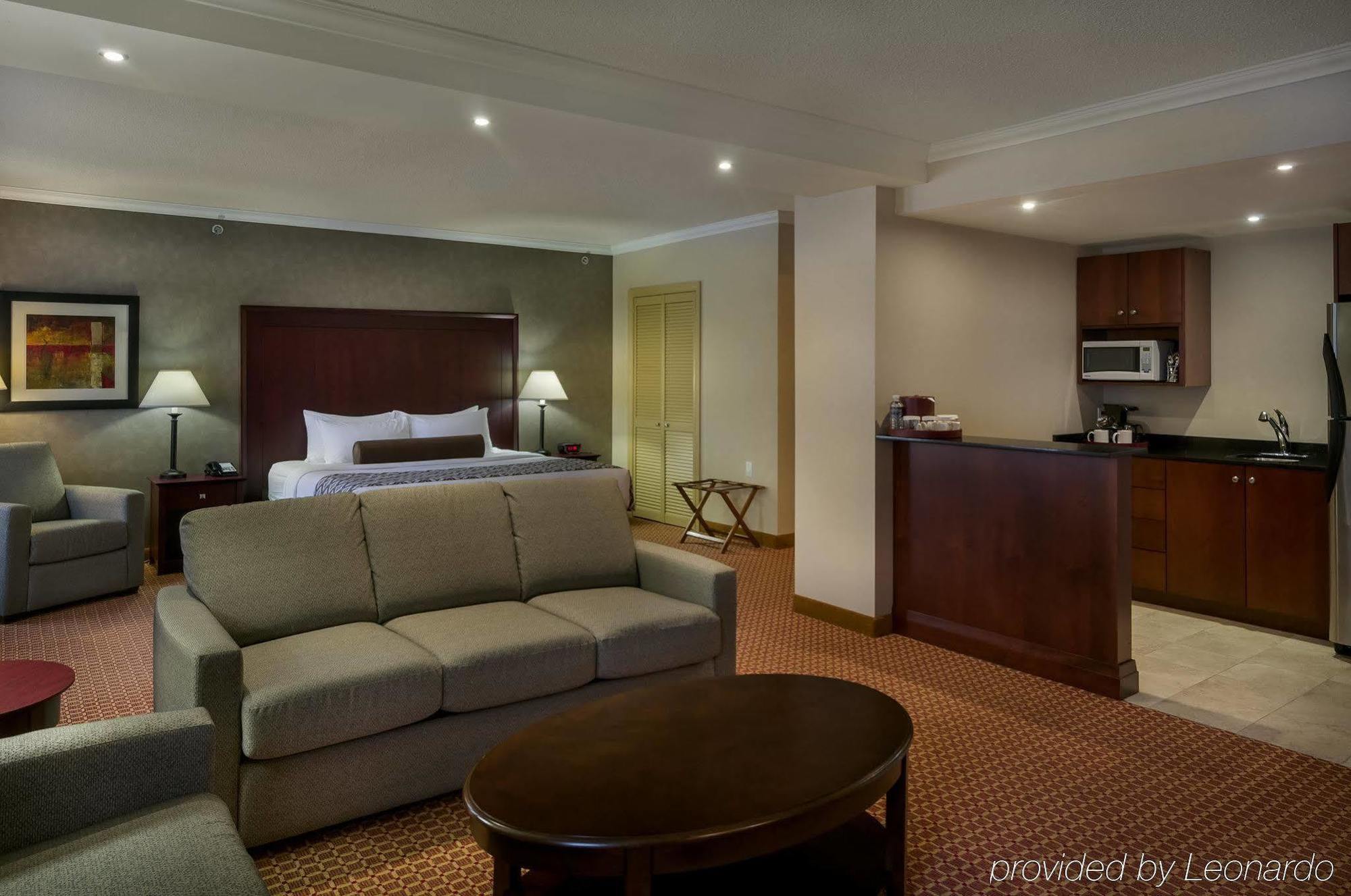 Plaza And Conference Center 4* Hamilton