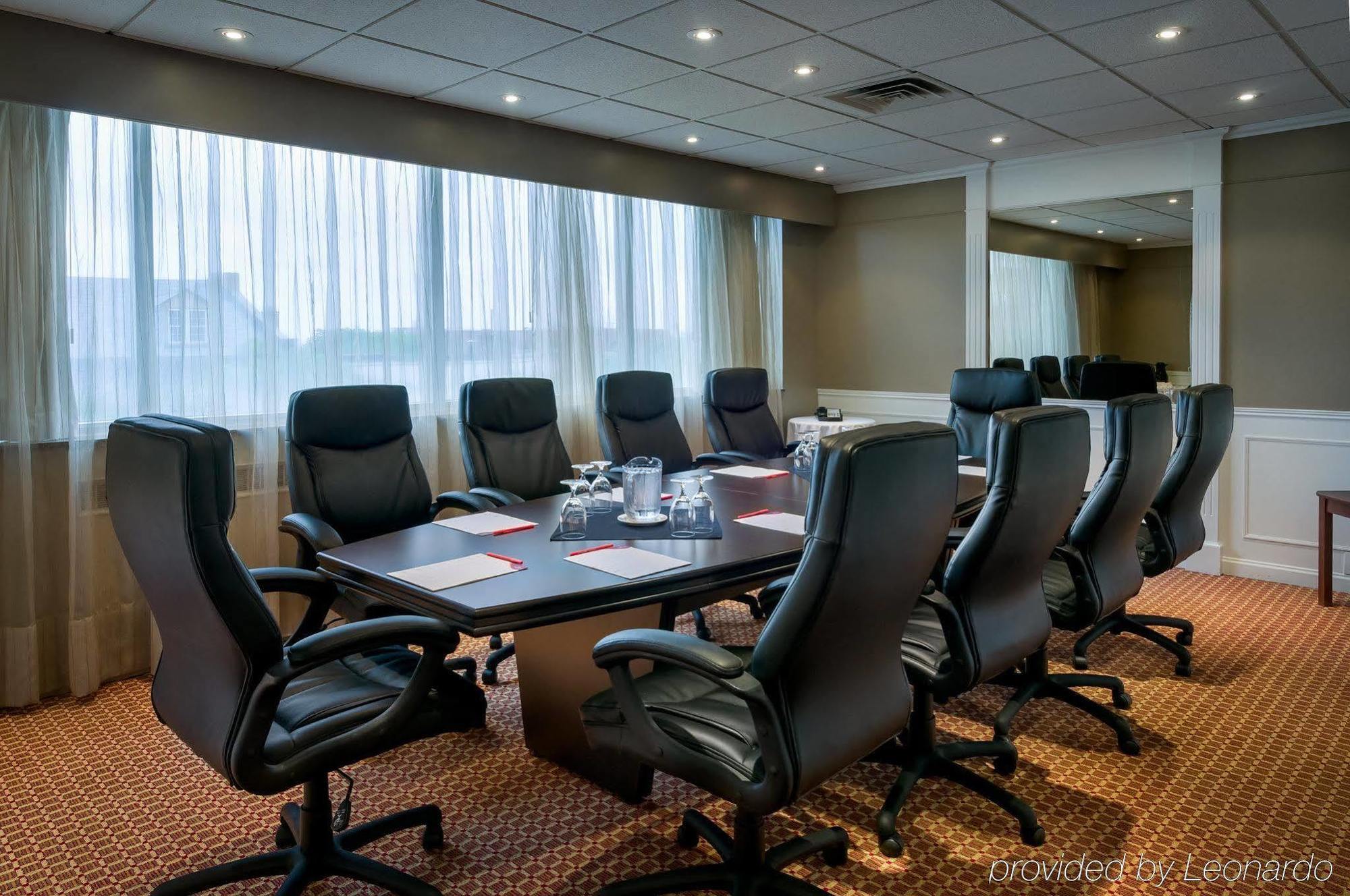 Plaza And Conference Center 4*