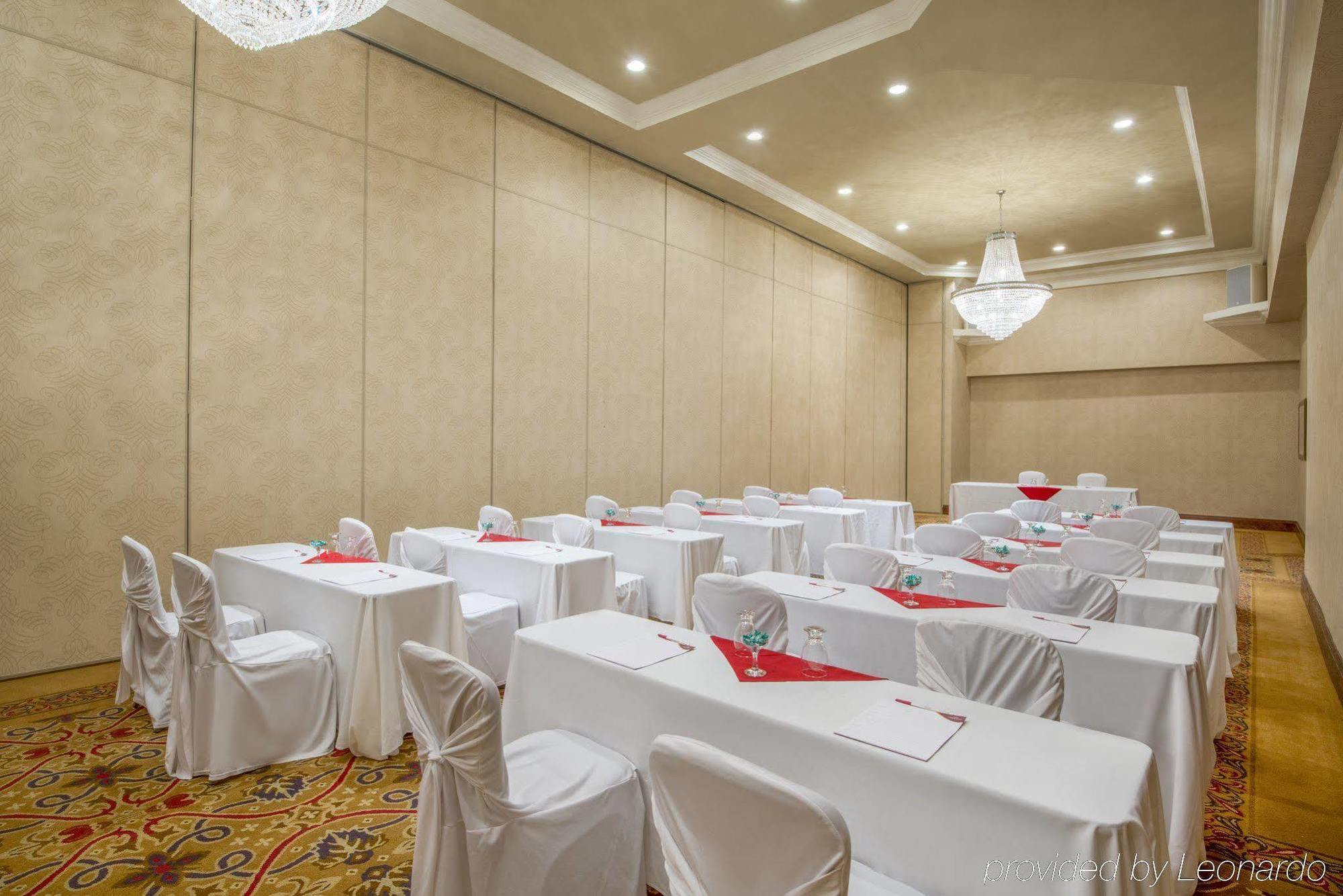 Hotel Plaza And Conference Center 4*
