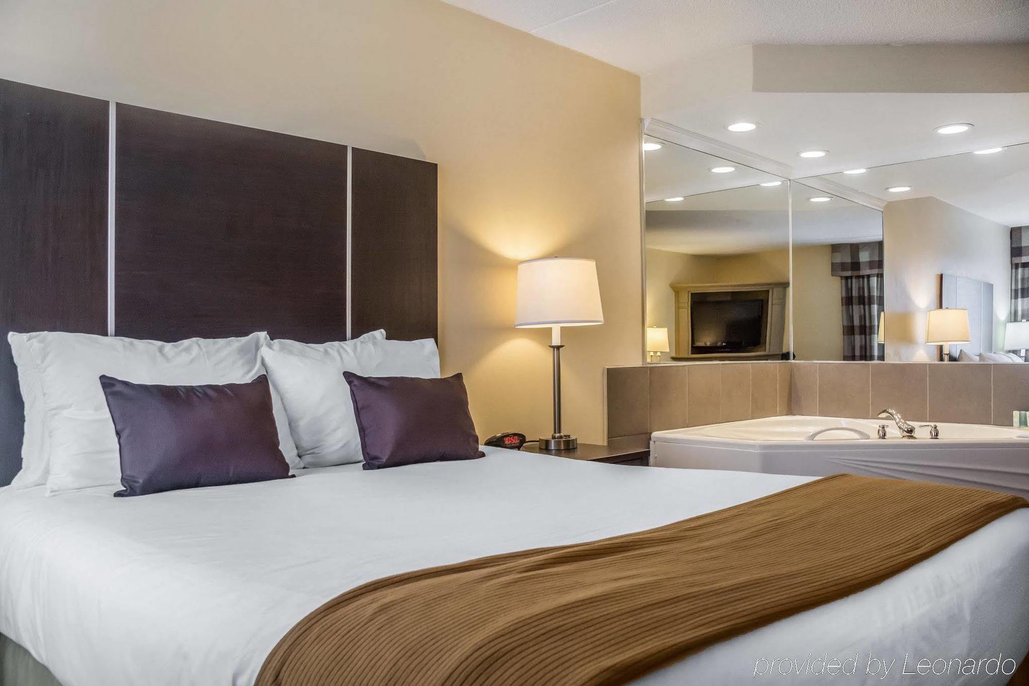 Four Points By Sheraton - Stoney Creek Hotel