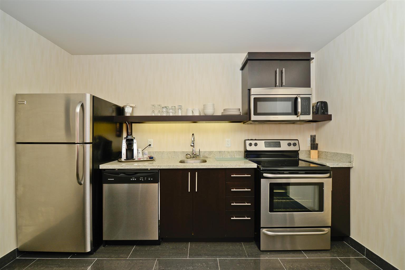 C By Carmen's, Bw Premier Collection 4* Hamilton