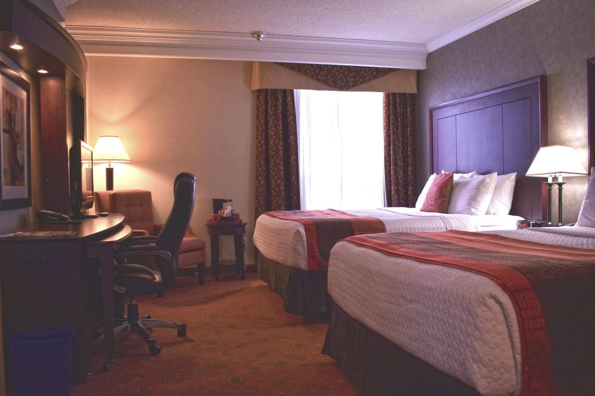 Hotel Plaza And Conference Center 4*