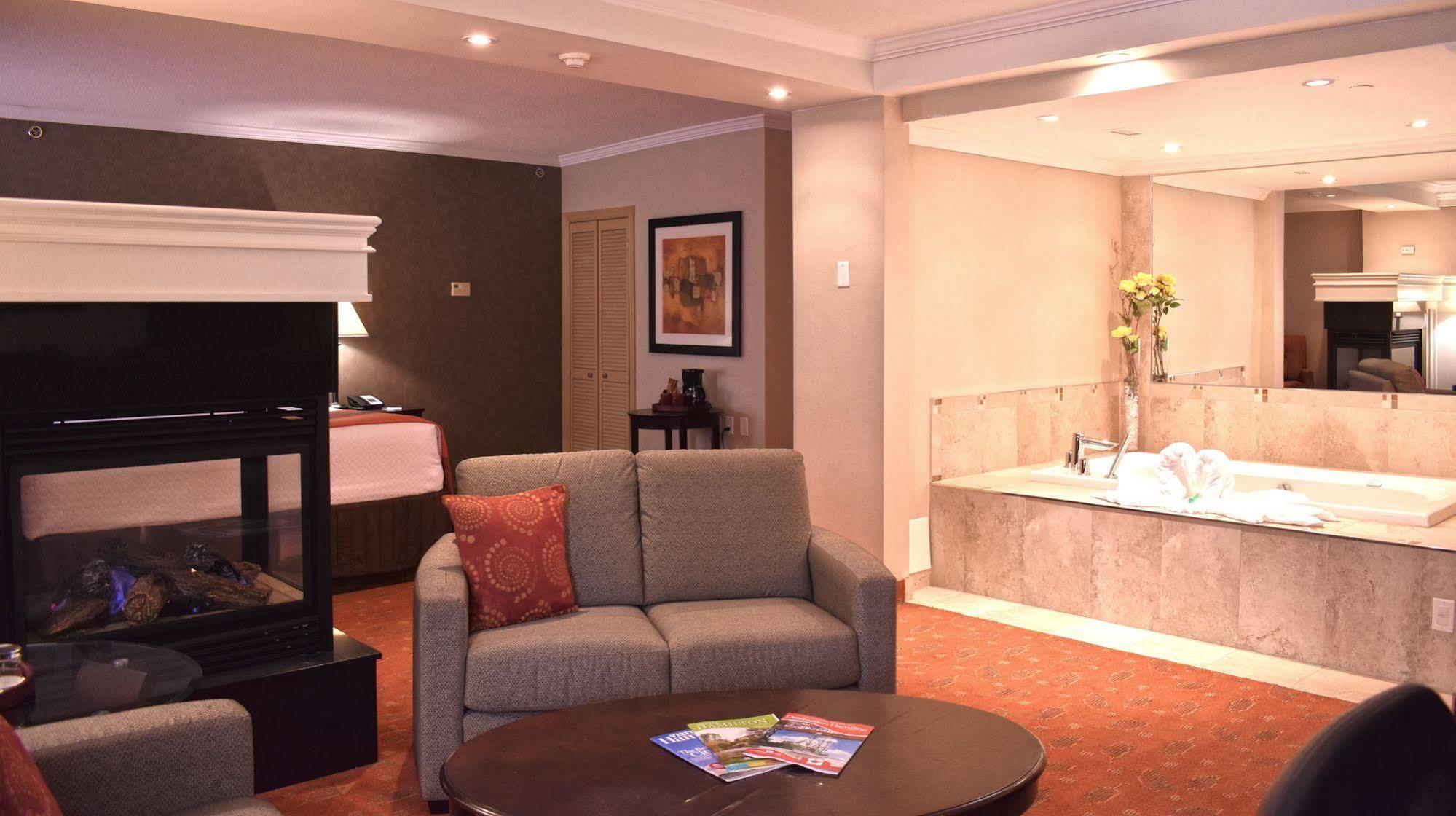 Plaza And Conference Center 4*