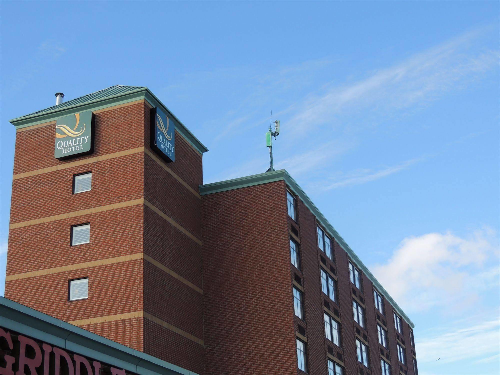 Four Points By Sheraton - Stoney Creek Hotel
