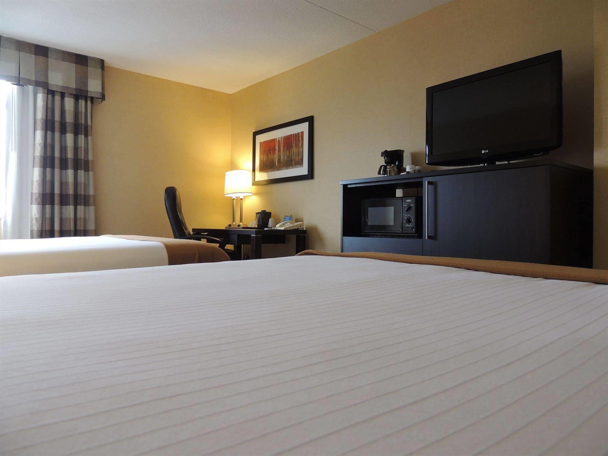 Four Points By Sheraton - Stoney Creek Hotel