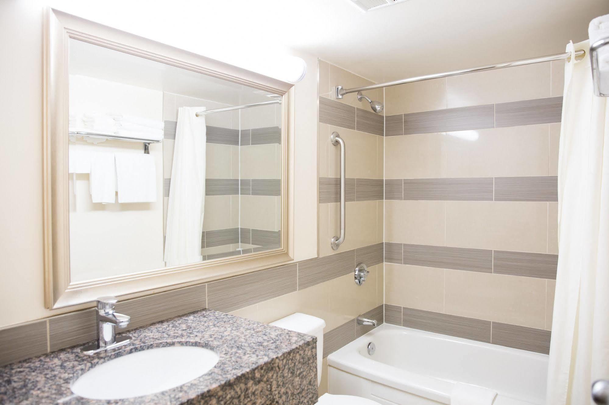 Admiral Hotel 3*