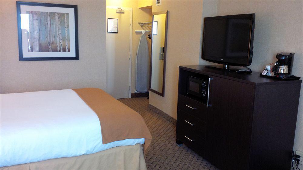 Express Hamilton-stoney Creek Hotel 3*