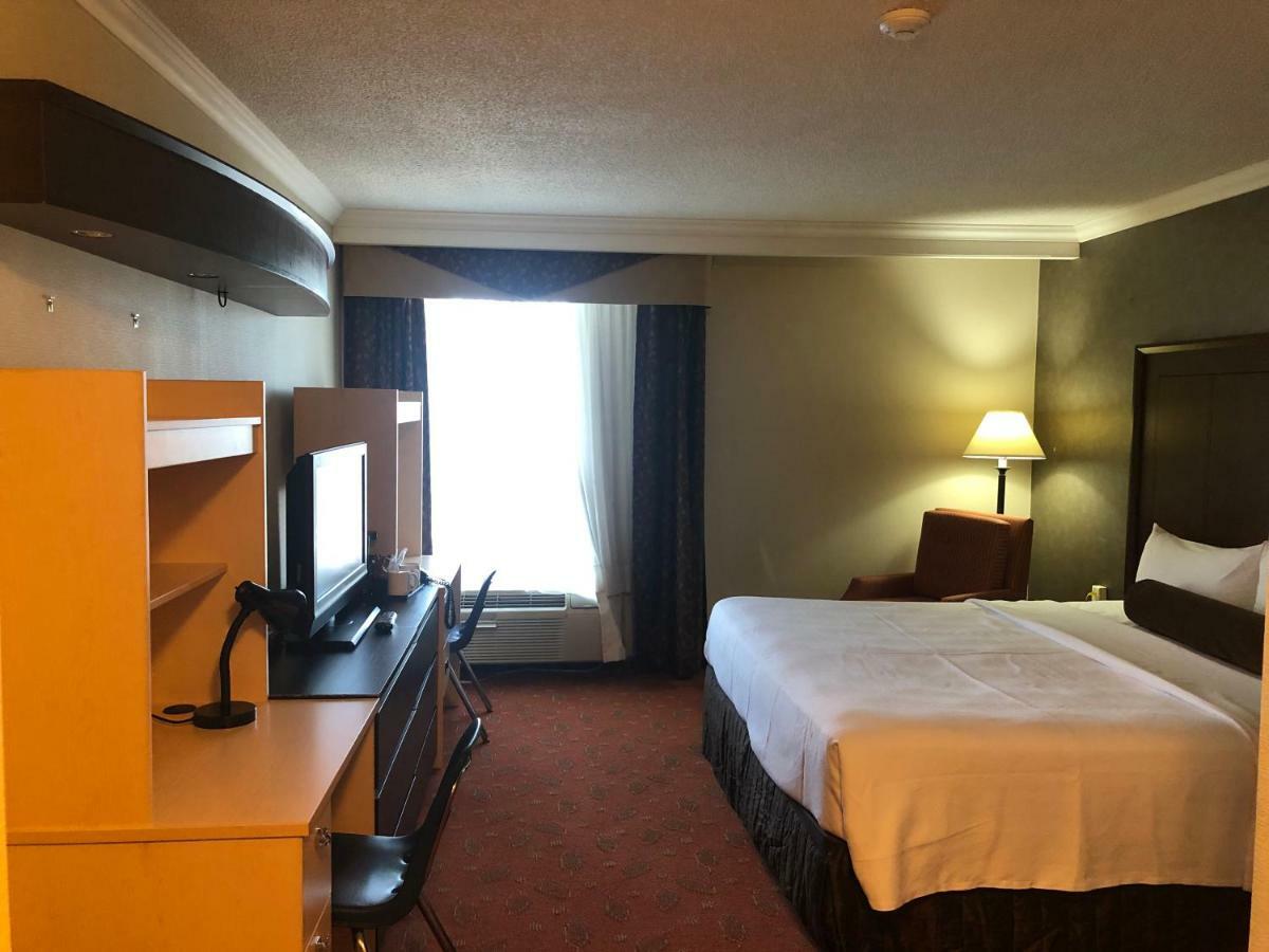 Plaza And Conference Center Hotel Hamilton