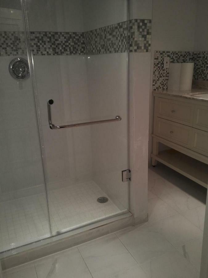 Downtown Near Airport & St. Joseph's Hospital Guest house *