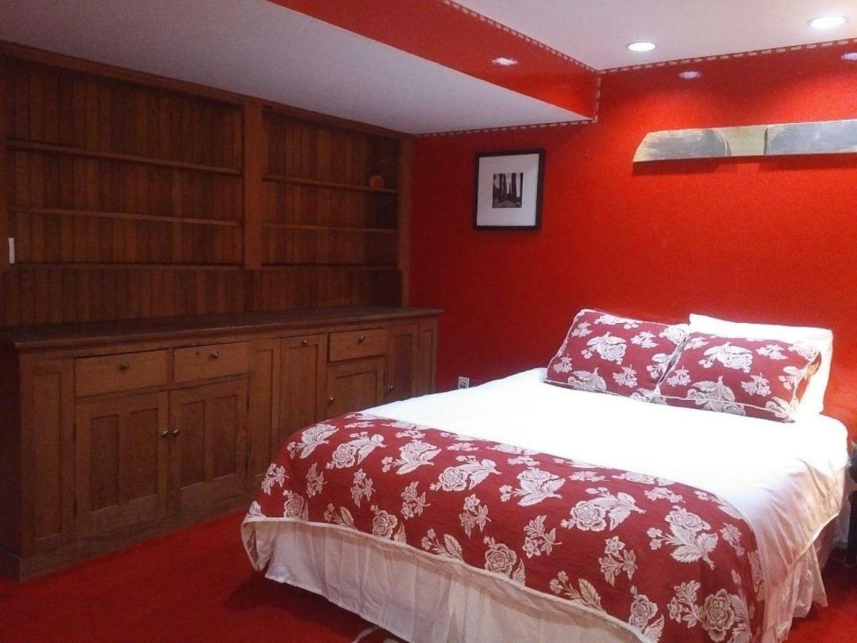 Guest house Downtown Near Airport & St. Joseph's Hospital *