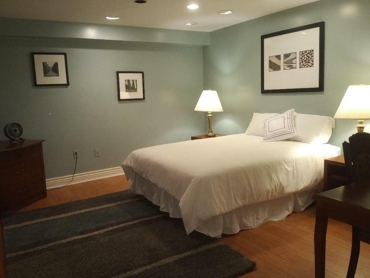 Guest house Downtown Near Airport & St. Joseph's Hospital Hamilton