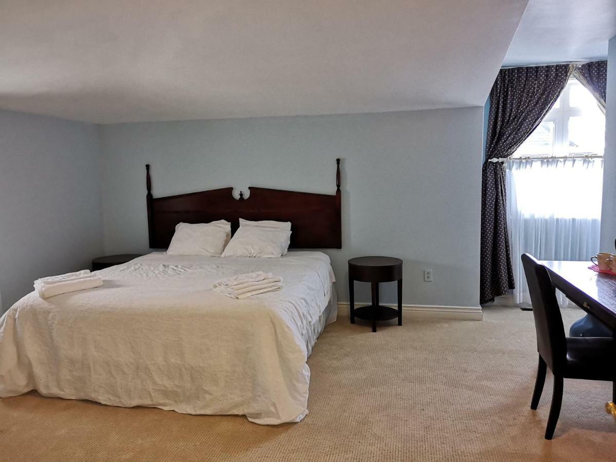 Downtown Near Airport & St. Joseph's Hospital * Hamilton