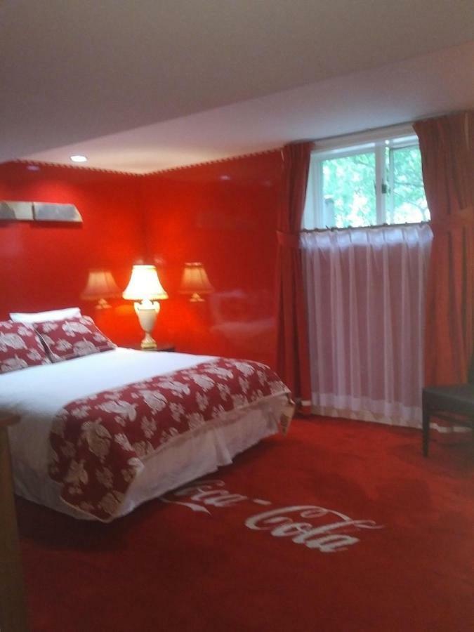 Downtown Near Airport & St. Joseph's Hospital Guest house Hamilton