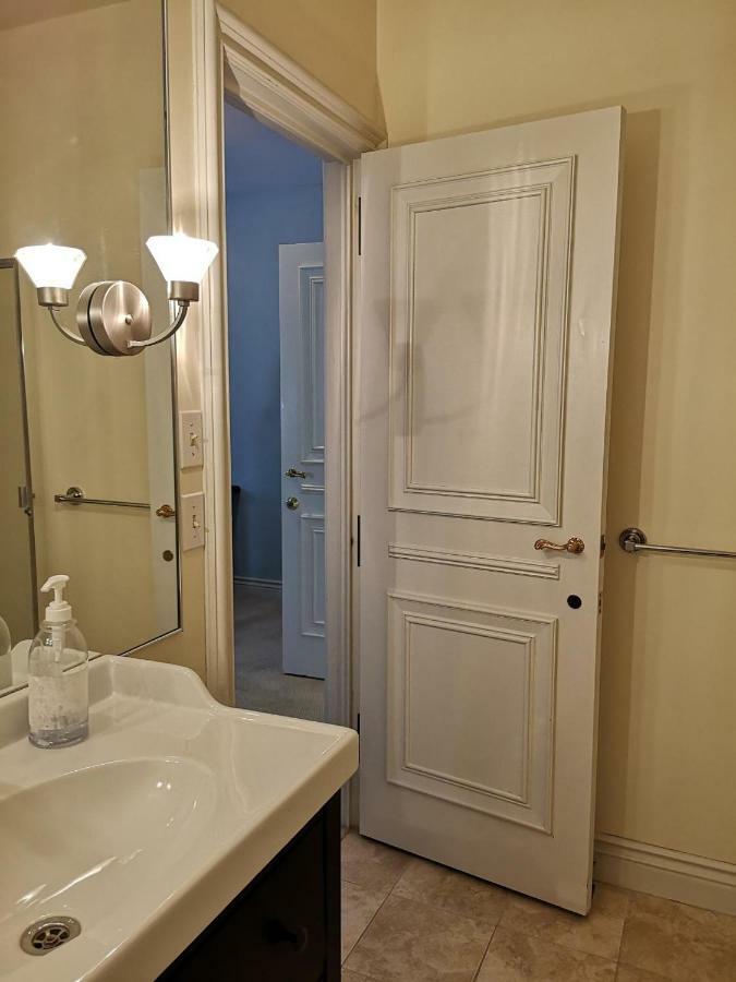 Downtown Near Airport & St. Joseph's Hospital Guest house *