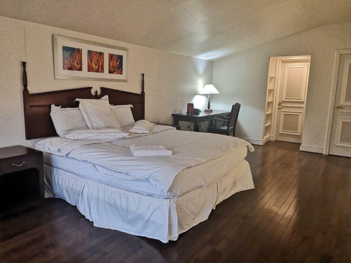 Downtown Near Airport & St. Joseph's Hospital * Hamilton