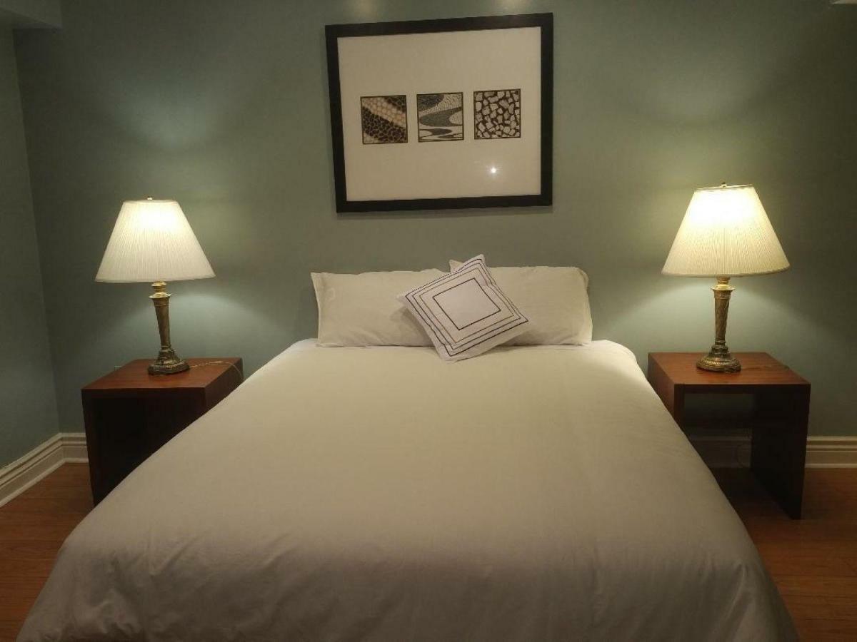 Downtown Near Airport & St. Joseph's Hospital Guest house *