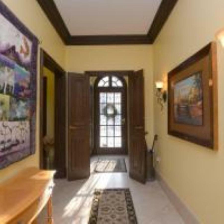 Downtown Near Airport & St. Joseph's Hospital Guest house *