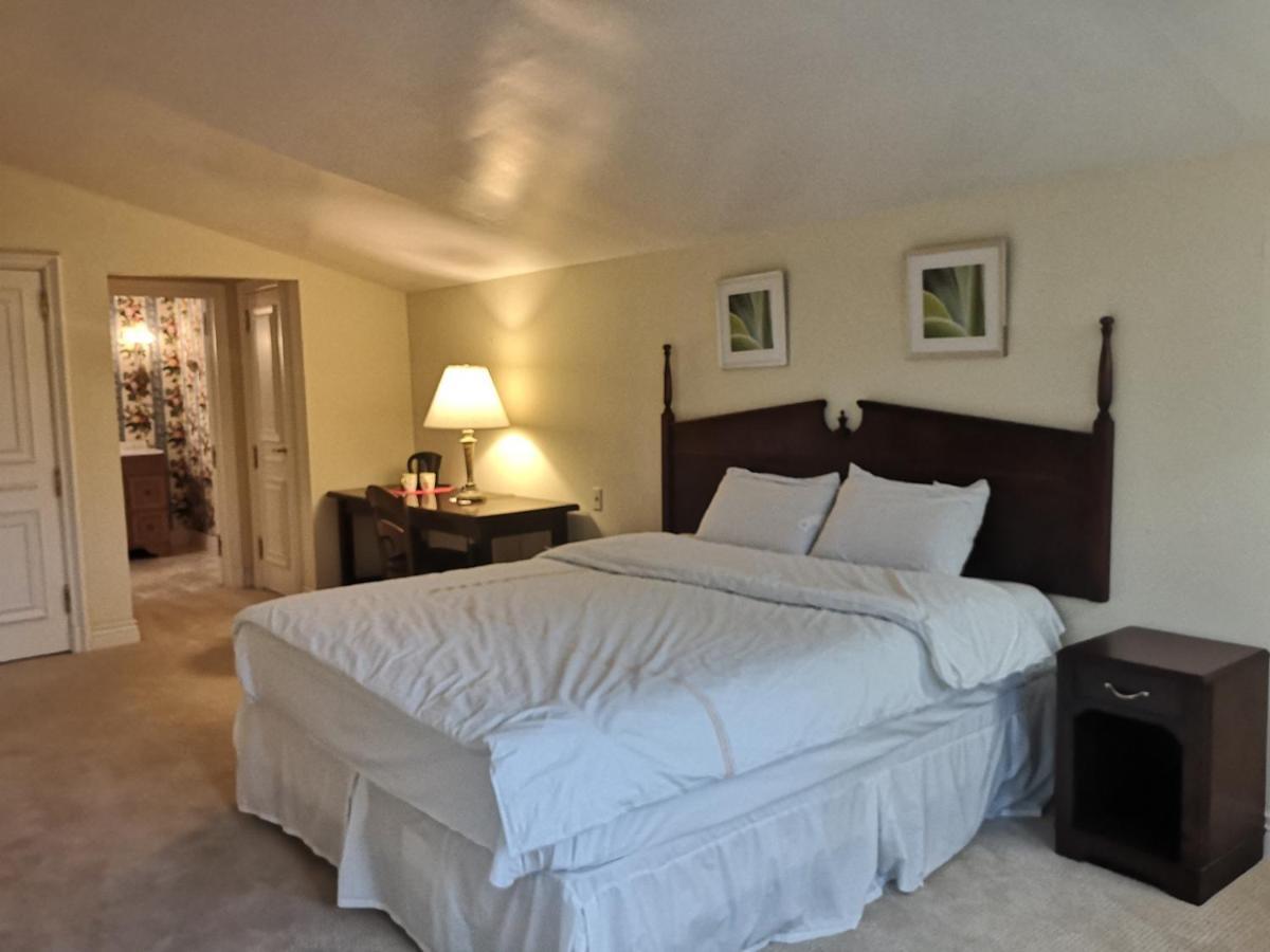 Guest house Downtown Near Airport & St. Joseph's Hospital Hamilton