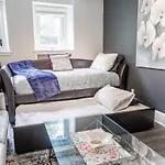 Upscale 2Br - Boutique Condo - Prime Location Downtown!
