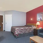 Super 8 Mount Hope/Hamilton International Airport