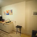 Cozy 1 Bedroom Centrally Located