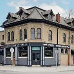 Charming Corktown Home With Bbq Grill & Backyard