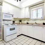 Charming Corktown Home With Bbq Grill & Backyard