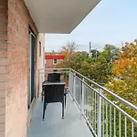 Glenview West Apt With Patio - Near Downtown