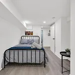 Cozy 6Br Home -Ticats,Hospitals,Beach,First Ontario
