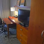 Courtyard By Marriott Hamilton