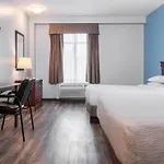 Signature Stay Inn & Suites - Downtown Hamilton
