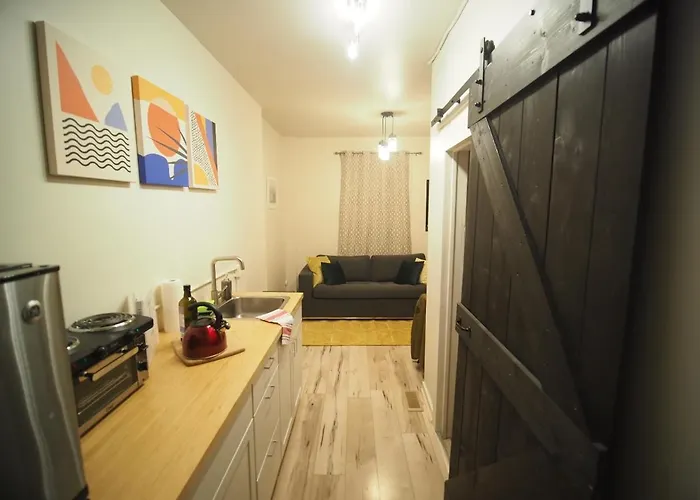 Cozy 1 Bedroom Centrally Located