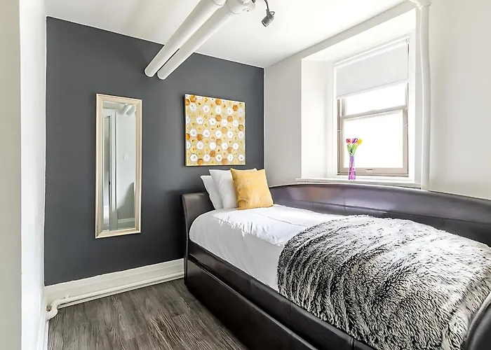 Modern 2Br Condo - Centrally Located Downtown
