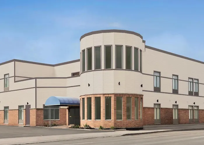 Signature Stay Inn & Suites - Downtown Hamilton