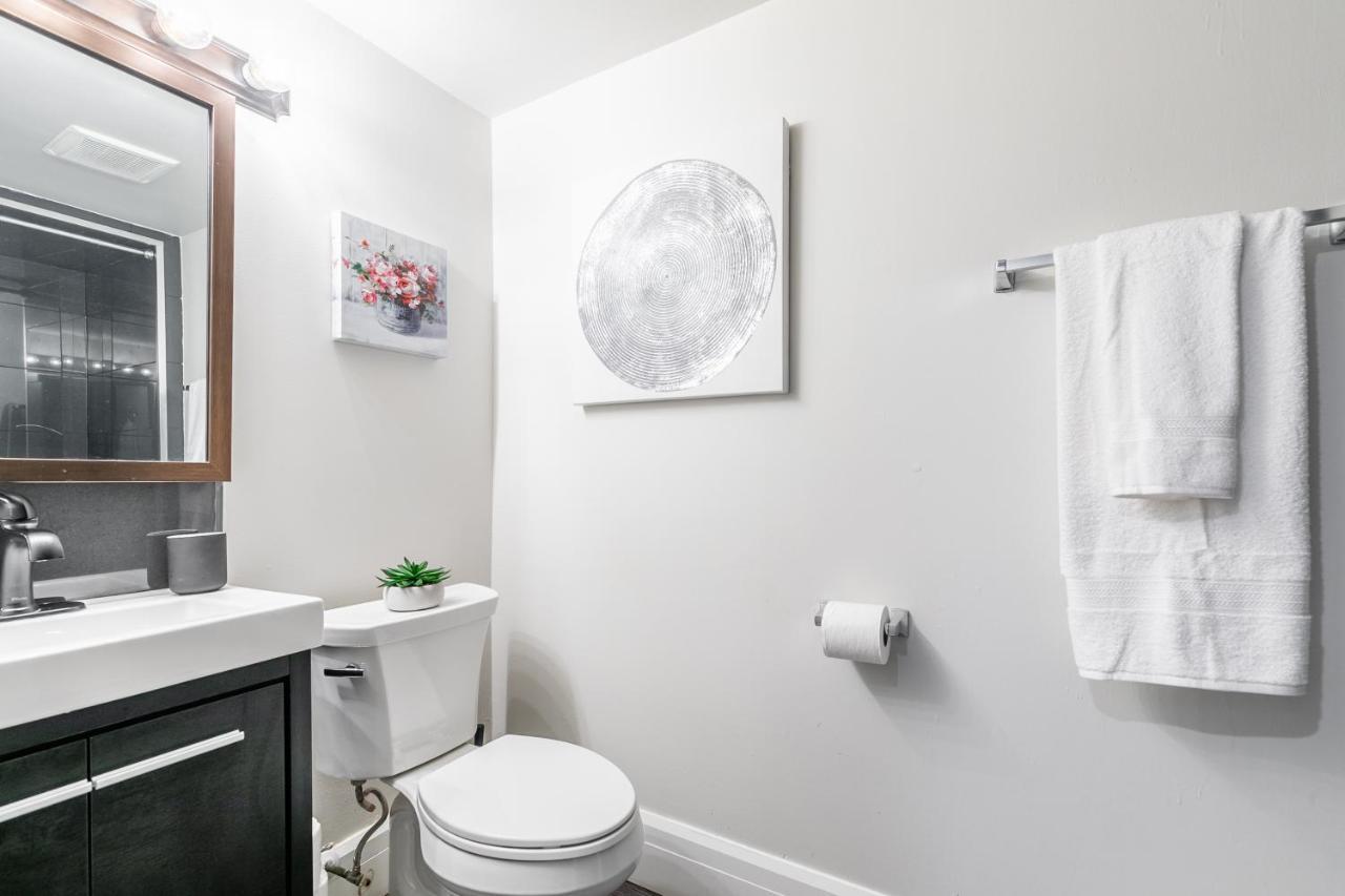 Upscale 2br - Boutique - Prime Location Downtown! Apartment Hamilton