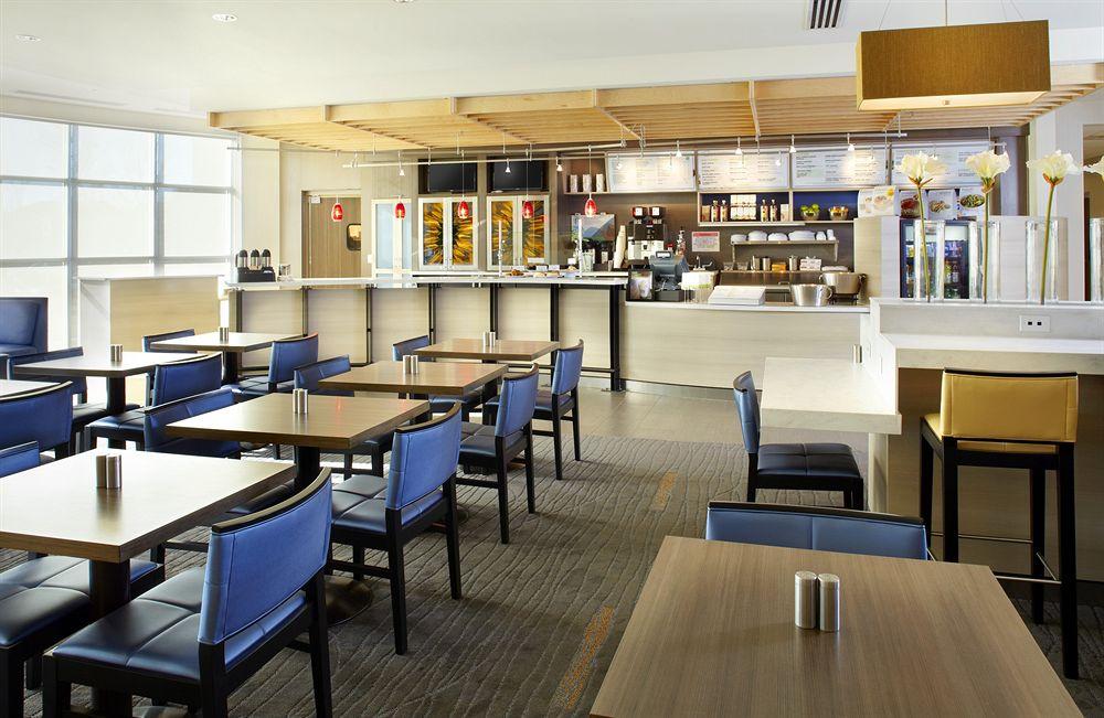 Courtyard By Marriott Hamilton