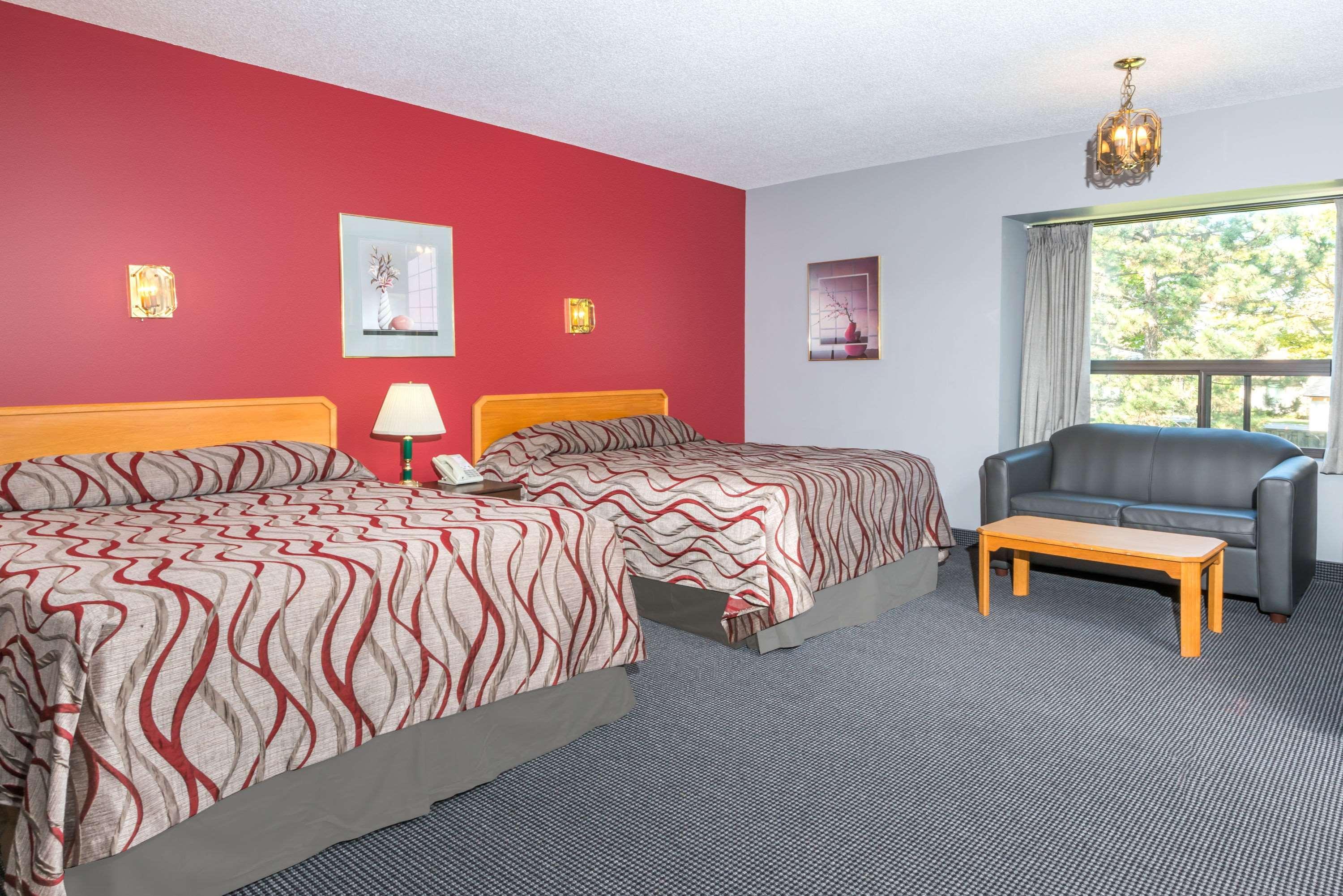Super 8 Mount Hope/hamilton International Airport Hotel