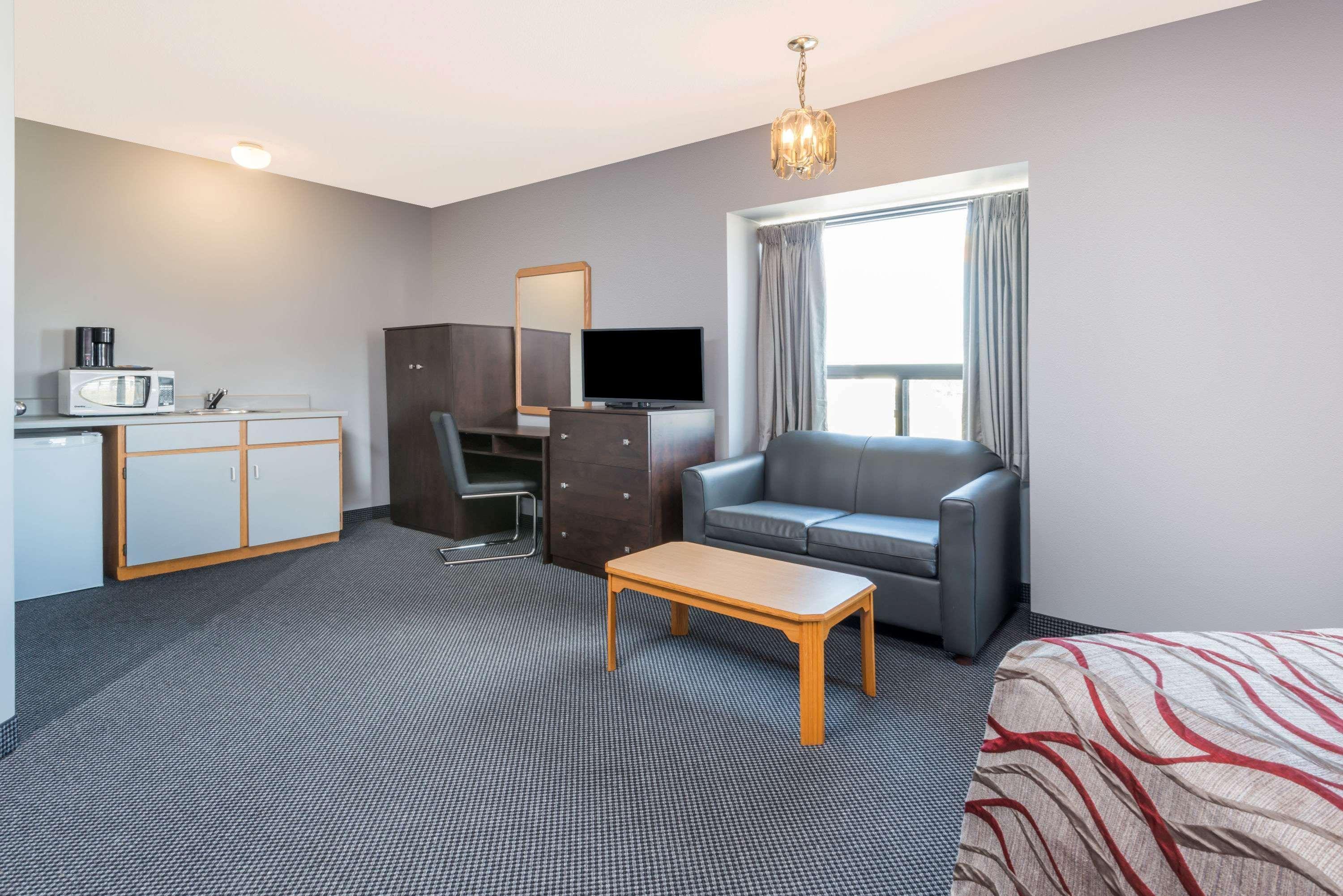 Super 8 Mount Hope/hamilton International Airport Hotel 2*