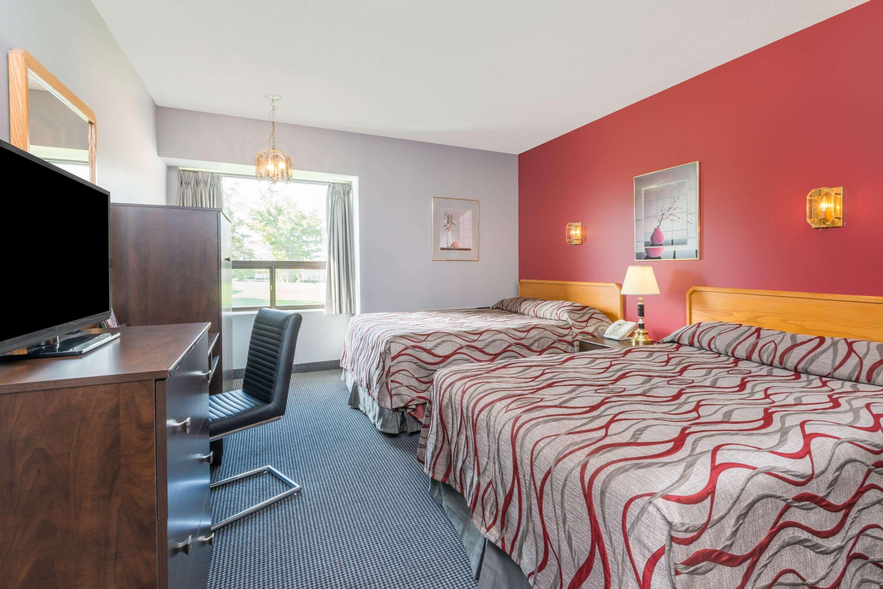 Super 8 Mount Hope/hamilton International Airport