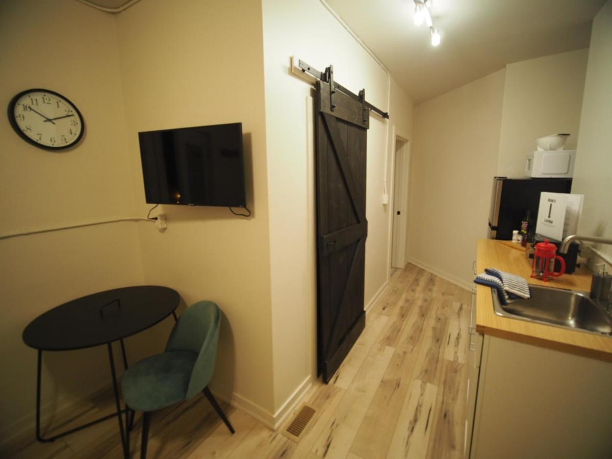 Cozy 1 Bedroom Centrally Located Apartment