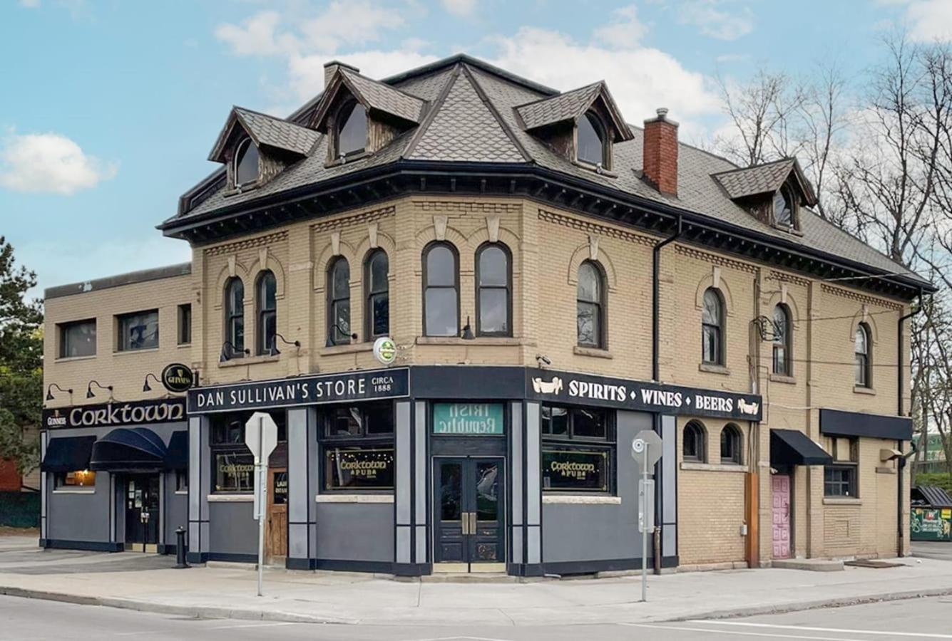 Holiday home Charming Corktown With Bbq Grill & Backyard