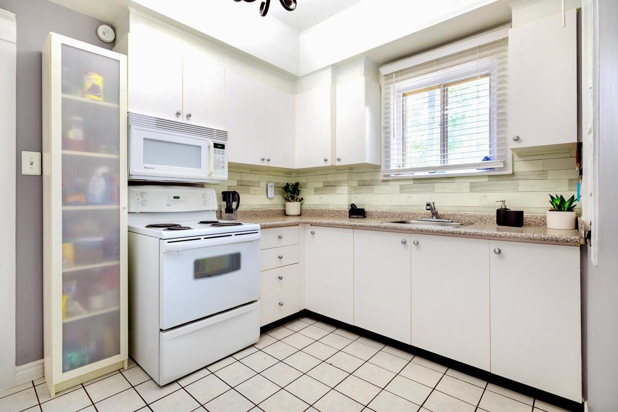 Holiday home Charming Corktown With Bbq Grill & Backyard