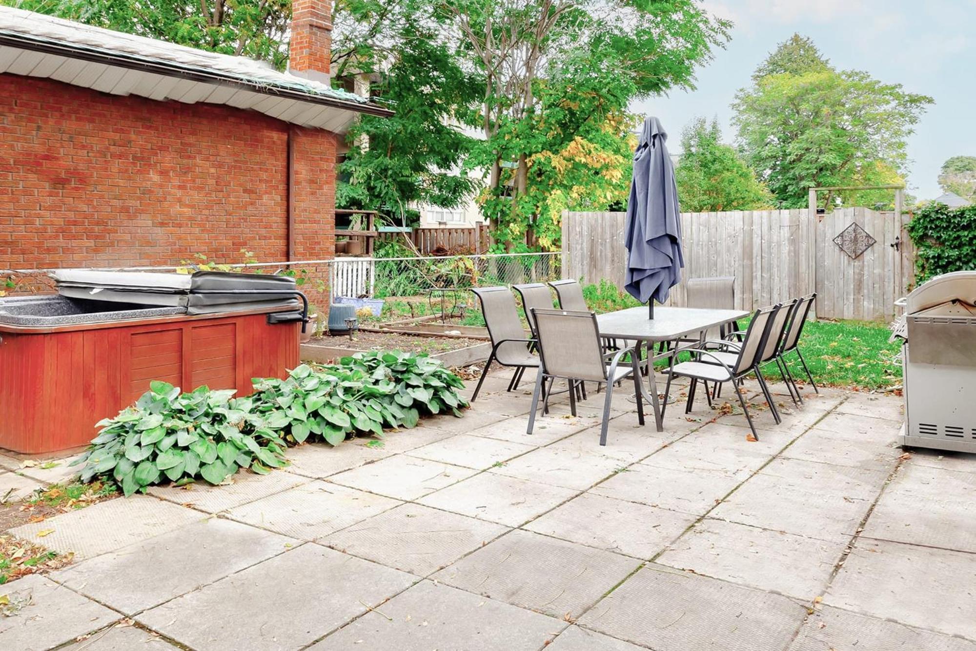 Holiday home Charming Corktown With Bbq Grill & Backyard Hamilton