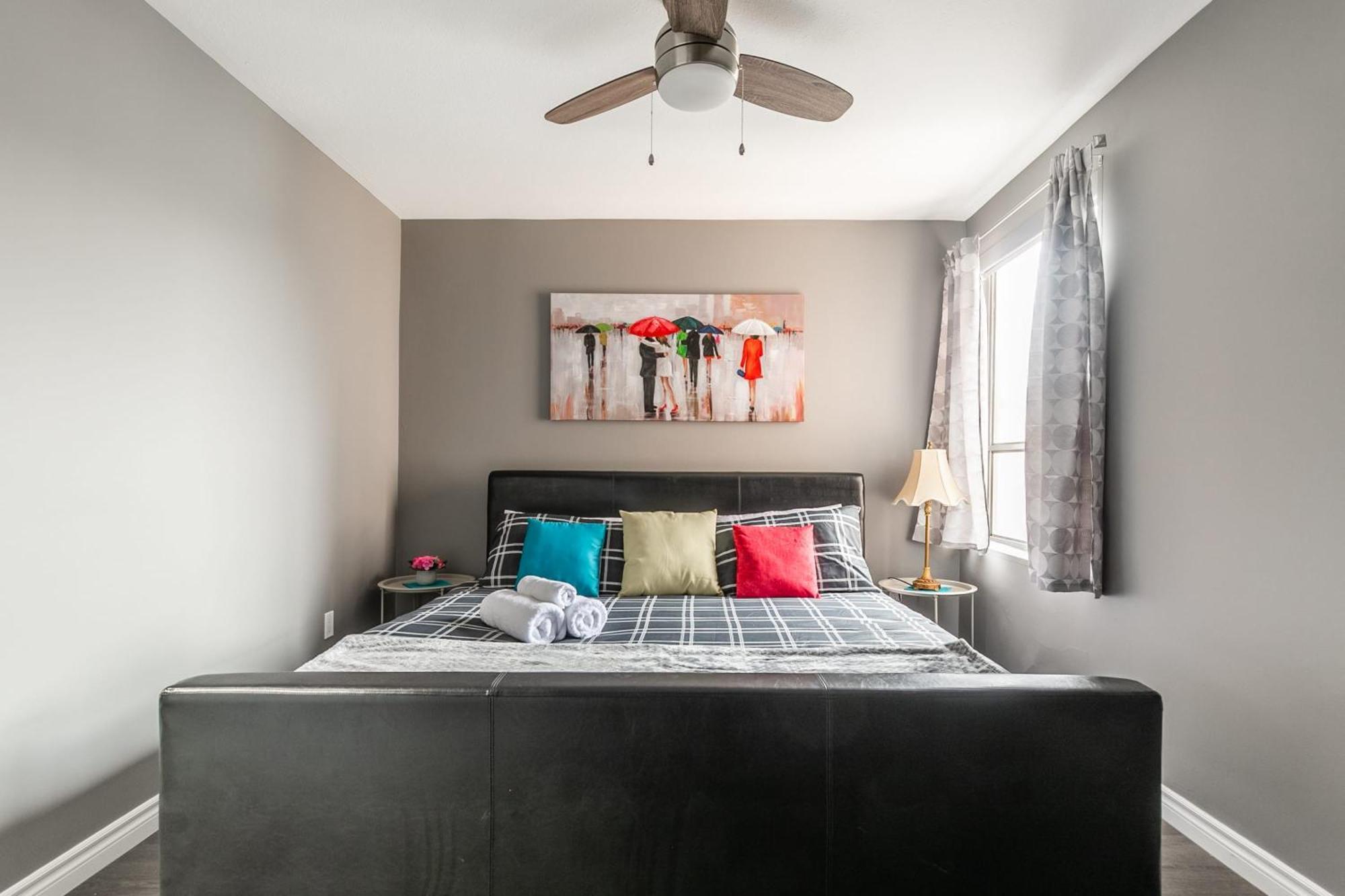 Glenview West With Patio - Near Downtown Apartment