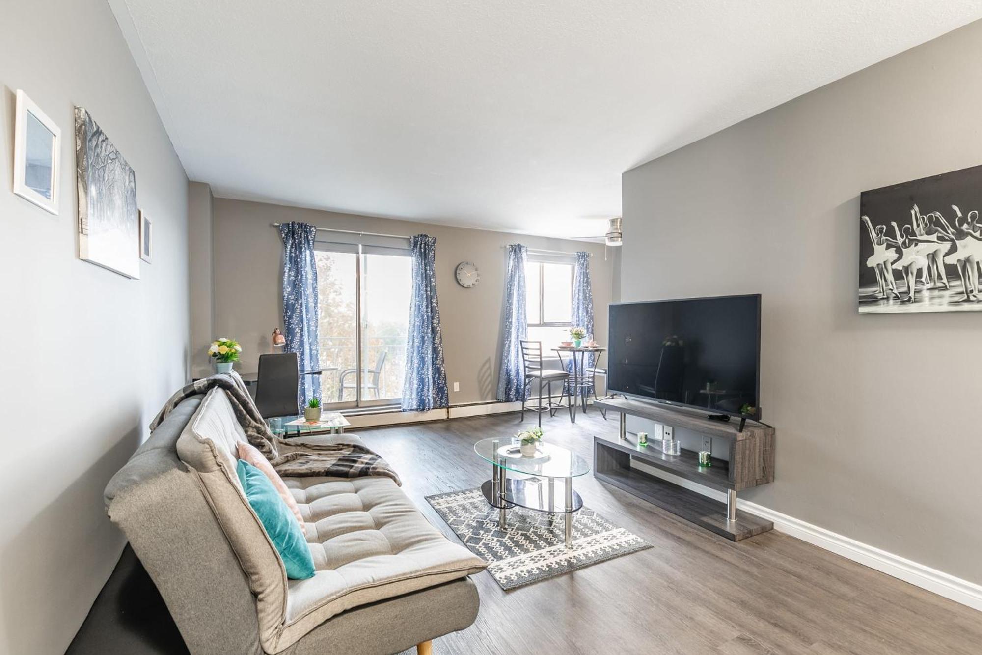 Glenview West With Patio - Near Downtown * Hamilton