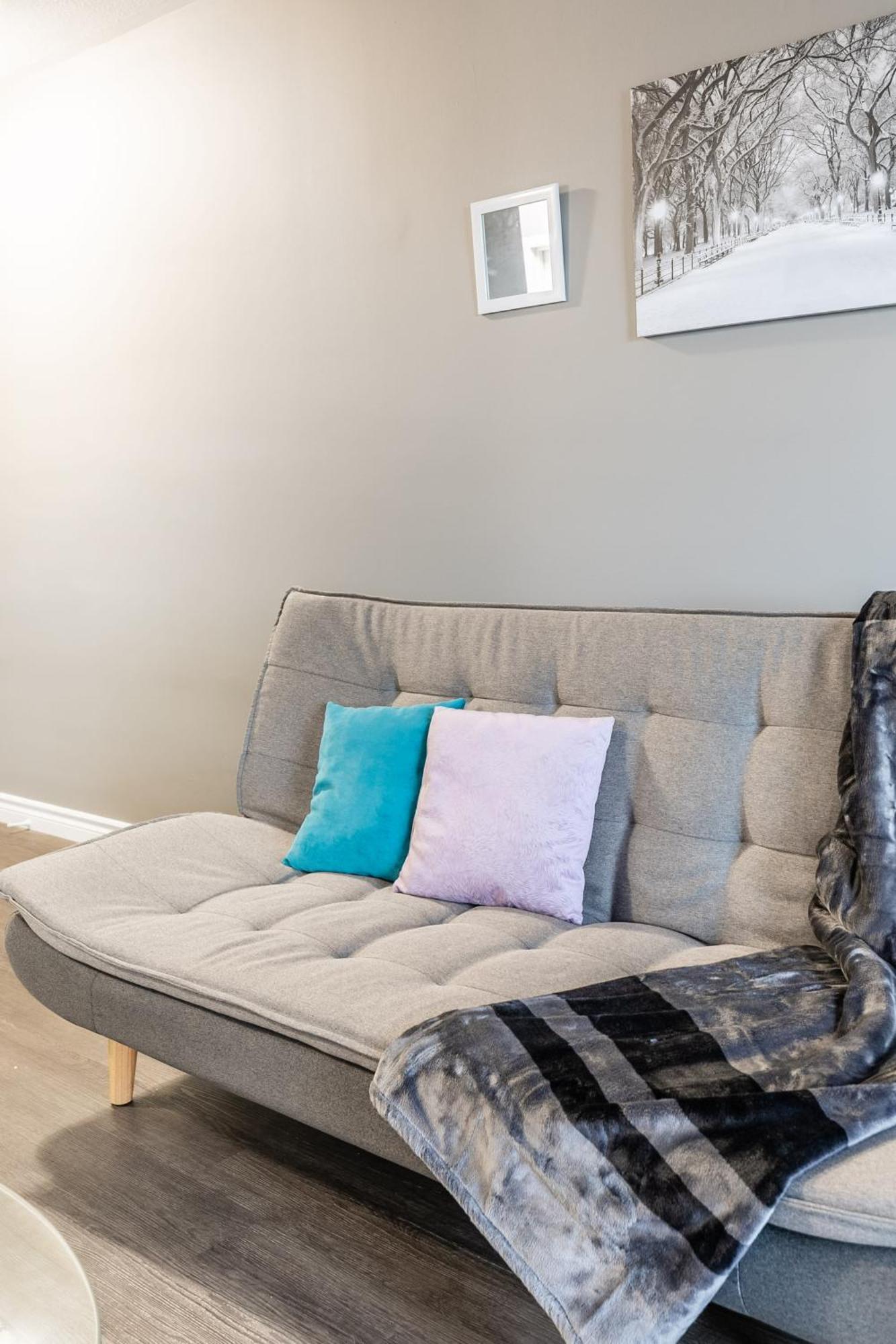 Glenview West With Patio - Near Downtown Apartment Hamilton