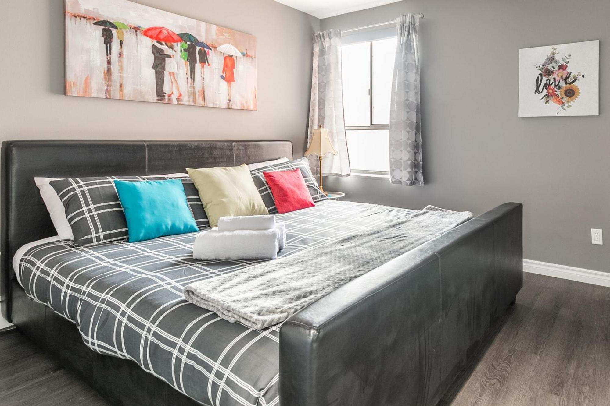 Glenview West With Patio - Near Downtown Hamilton